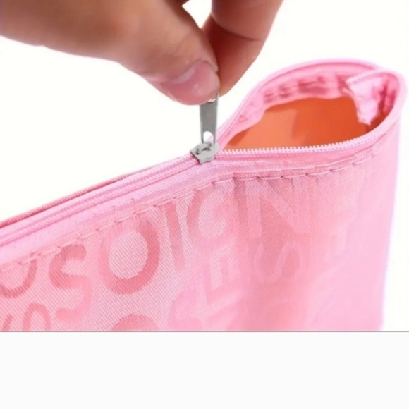 Bobbi Brown City Stroll Mascara & Cream Shadow Stick Set & Heart Pouch. - Picture 9 of 9